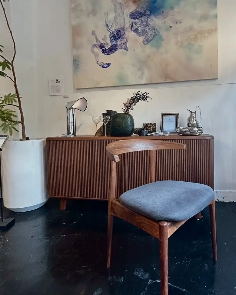 今回は、リニューアル 新事務所の椅子