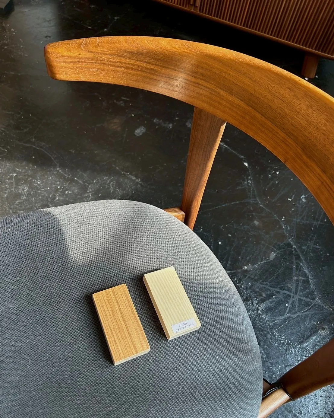 今回は、リニューアル 新事務所の椅子