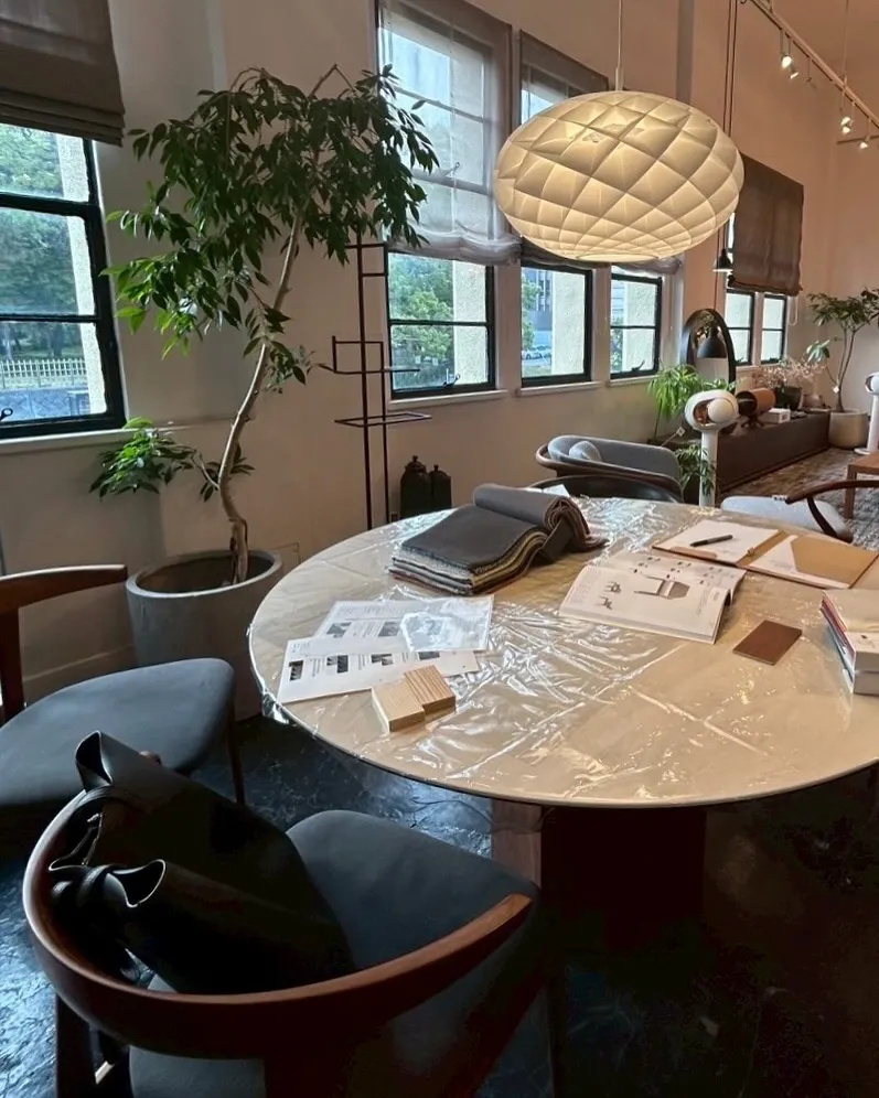 今回は、リニューアル 新事務所の椅子