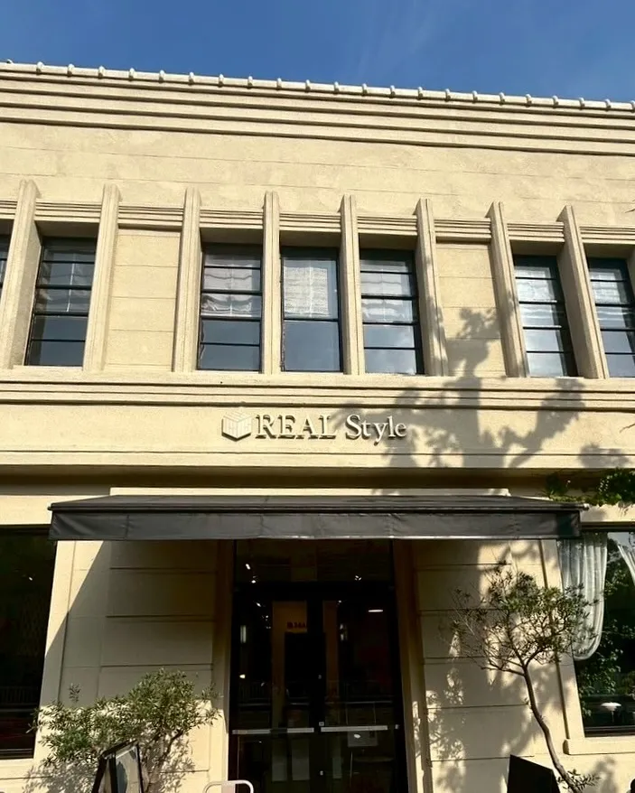 今回は、リニューアル 新事務所の椅子